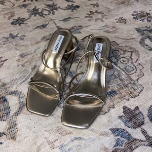 NWOT Steve Madden Remmi Sandals